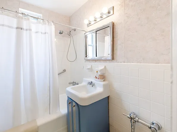 2390 Palisade Avenue image 16 of 24