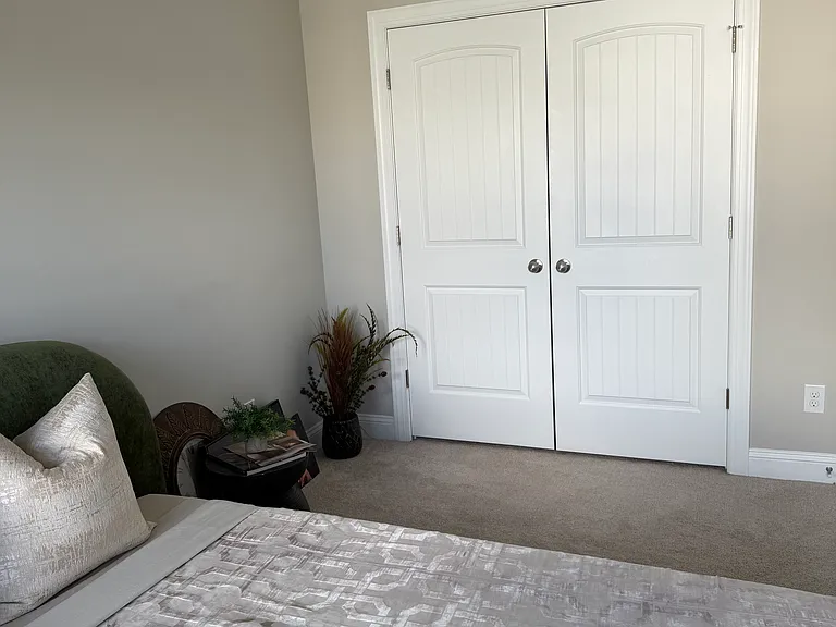 306 Clarendon Ct — Photo 25