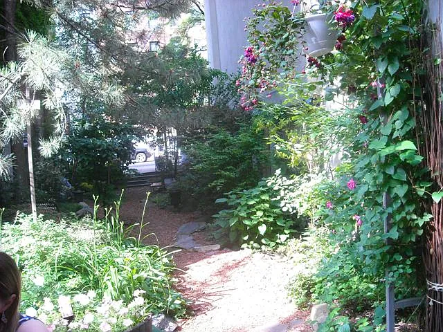 531 East 6th Street — Photo 1