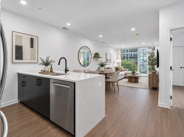 1539 N Wells St #8, Chicago, IL 60610