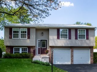 127 N Harrison Rd, Sterling, VA 20164