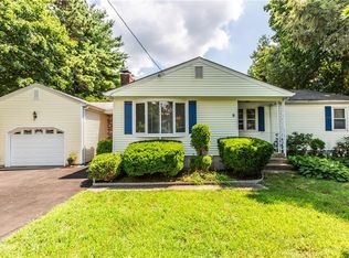 9 Russell Ln, Smithfield, RI 02917