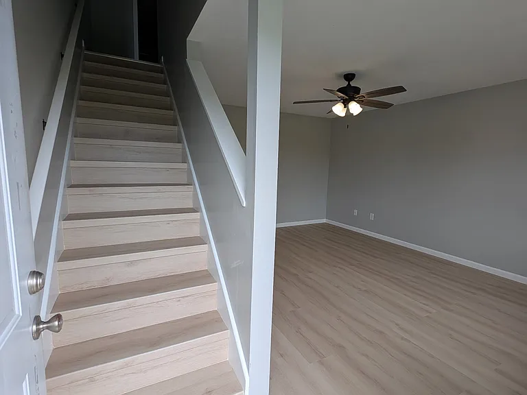 1550 Hawk Cir — Photo 7