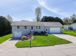 416 N Pine St, Monticello, IA 52310