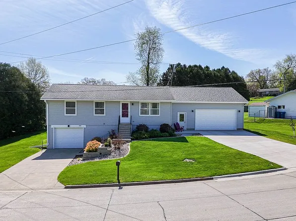 416 N Pine St, Monticello, IA 52310