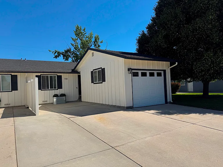 700 W Gallaher St — Photo 1