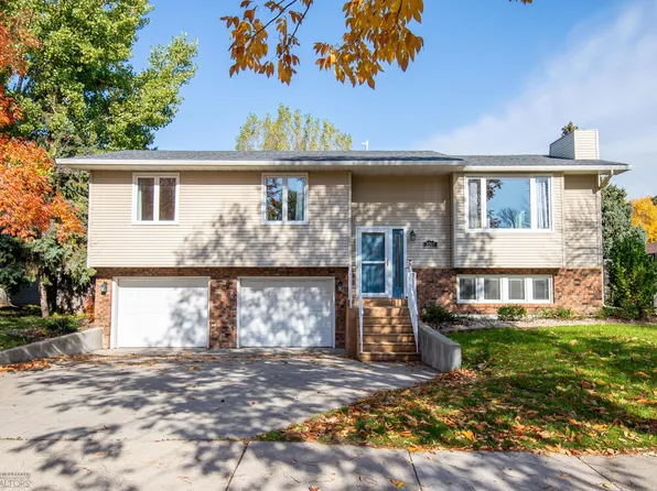 2207 25 1/2 Ave S, Fargo, ND 58103