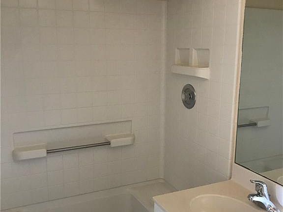 5th image of 12065 Summergate Cir APT 201