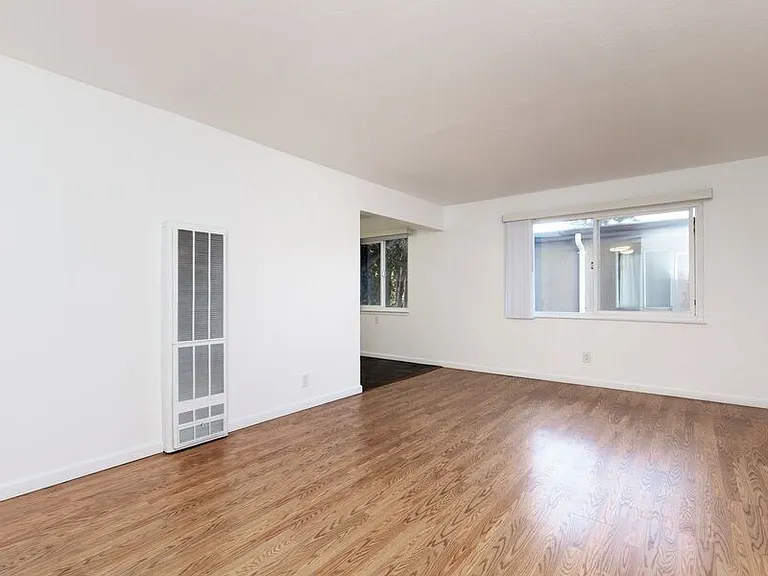 370 Staten Avenue — Photo 2