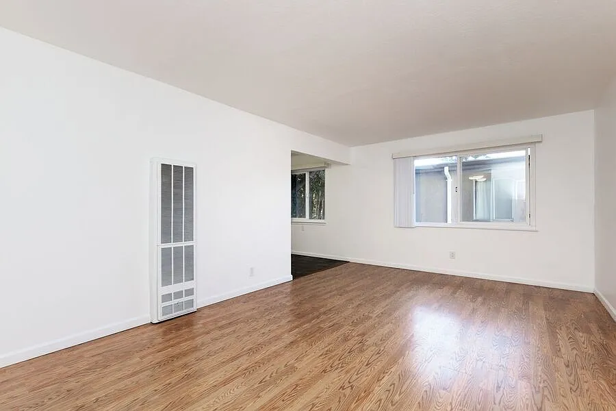 Building Photo - 370 Staten Avenue
