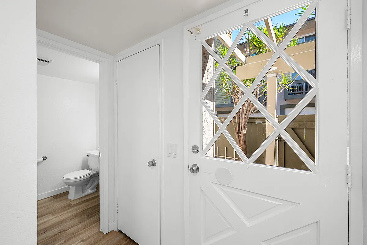 2 bed, 2.5 bath, 1041 sqft, $2,900 — Photo 1