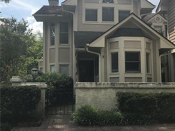 3rd image of 747 Victorian Pl