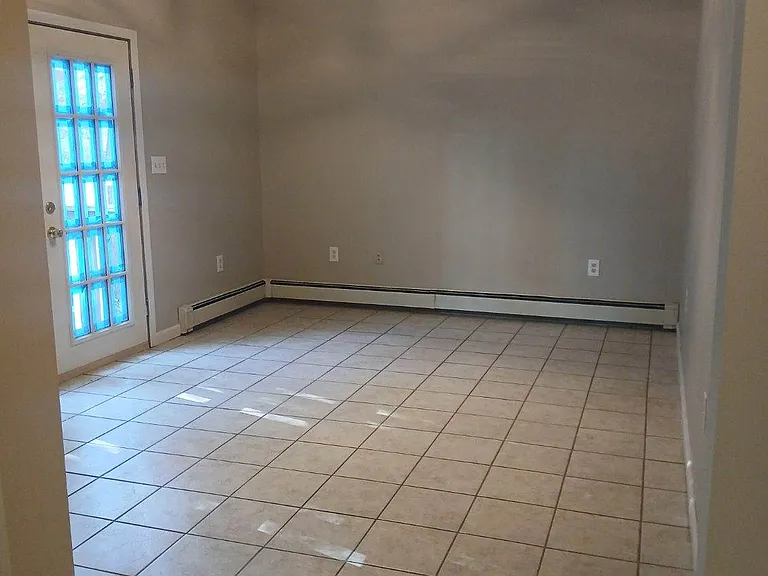 208 Oakmoor Ave #D1 — Photo 4