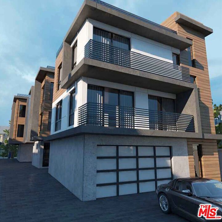 1st image of 553 N Heliotrope Dr