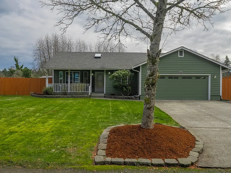 3840 Oxford Loop SE — Photo 1
