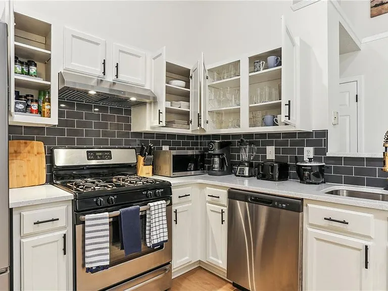 859 Springchase Dr — Photo 11