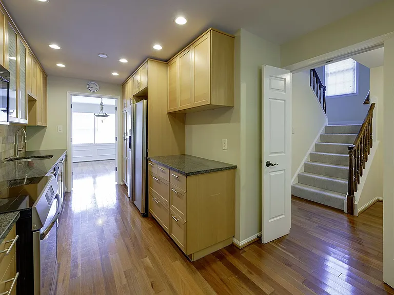 7518 Westlake Ter — Photo 22