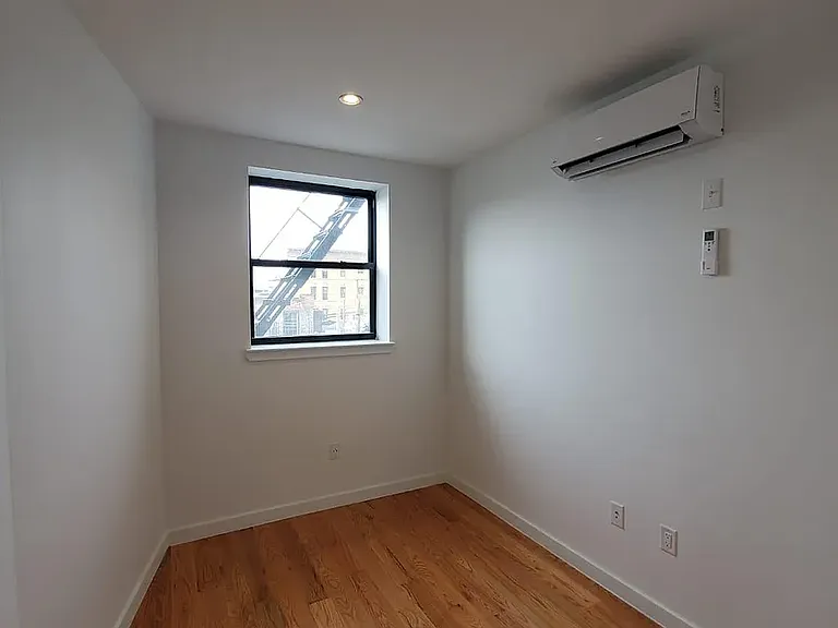 1271 Willoughby Ave #1R — Photo 4