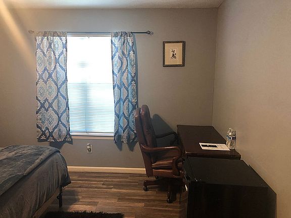 3rd image of 6419 Bedford Ln