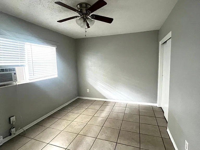 1010 Crescent Lake Dr #1 — Photo 6