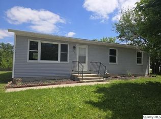 219 S 1st St, Carthage, IL 62321