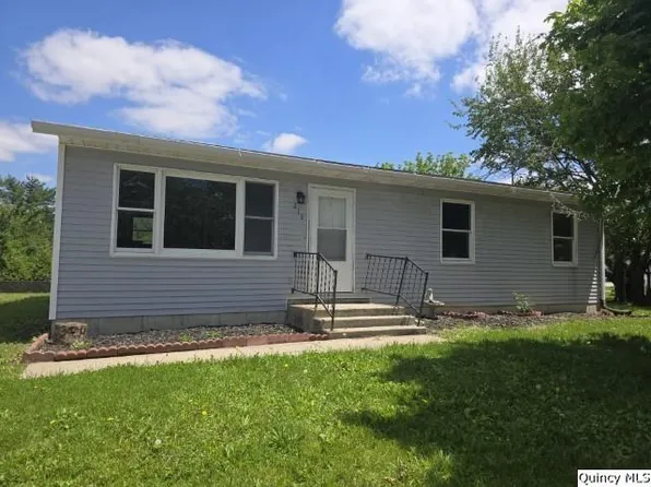 219 S 1st St, Carthage, IL 62321