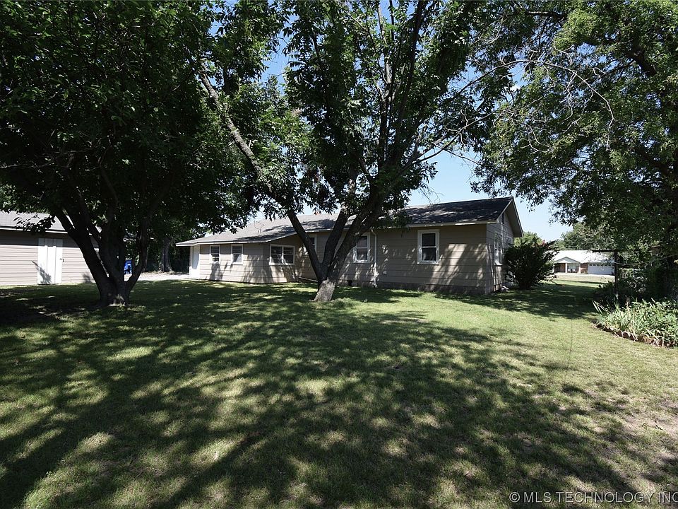 1st image of 303 N Owen Walters Blvd