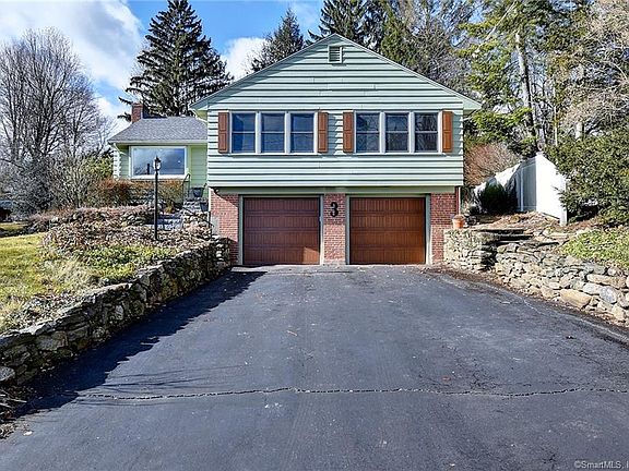 2nd image of 3 Greensview Dr