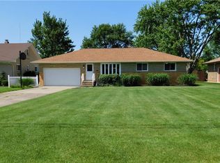 301 E Parkhaven Dr, Seven Hills, OH 44131