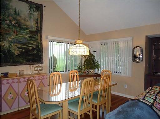 4th image of 115 W York Ct