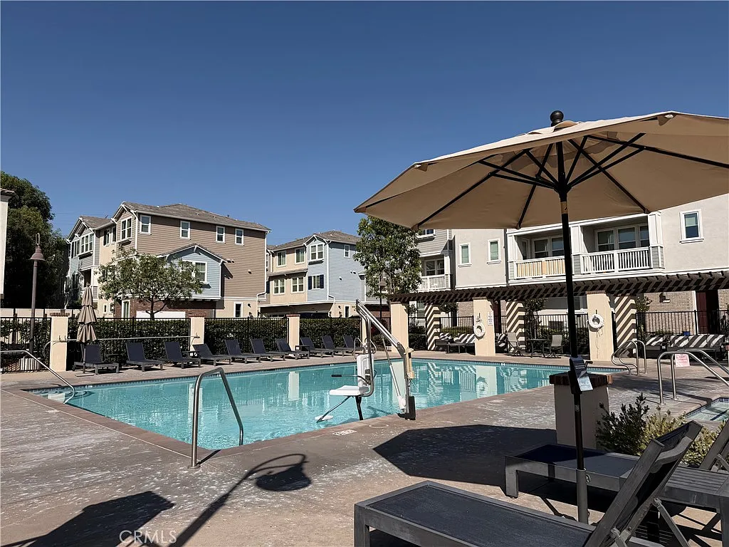 4 bed, 3.5 bath, 1834 sqft, $4,500 — Photo 2