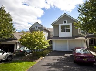 10 Woodmont Dr, Randolph, NJ 07869