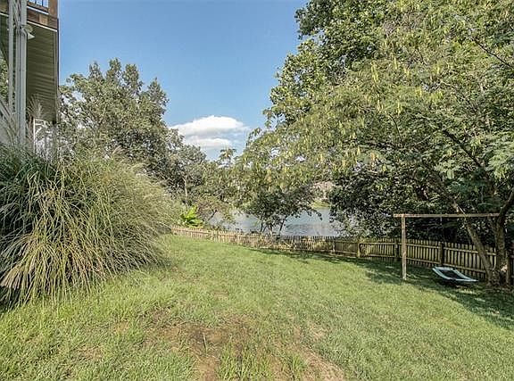 3rd image of 325 NE Sunderland Ct