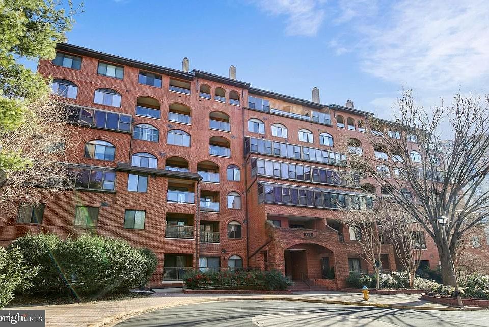 1st image of 1029 N Stuart St APT 417