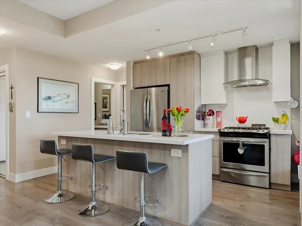 3602 Aldercrest Dr #411, Burrard Inlet 3, BC V7G 0A2