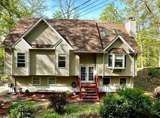 375 Brentwood Dr, Bushkill, PA 18324