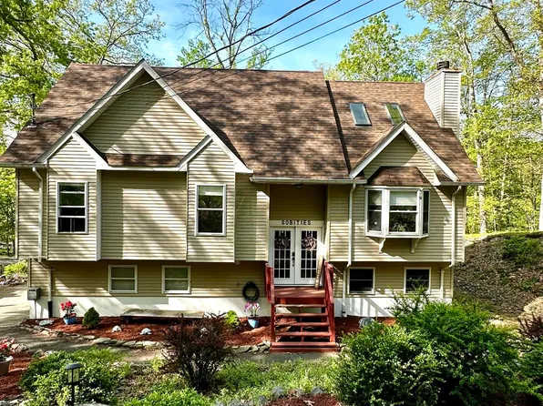 375 Brentwood Dr, Bushkill, PA 18324