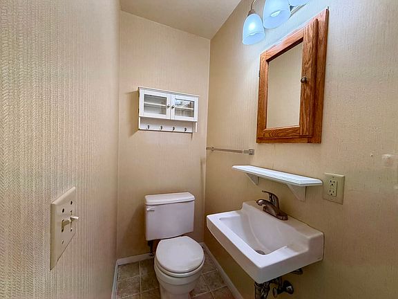 4th image of 781 N Macomb St #781