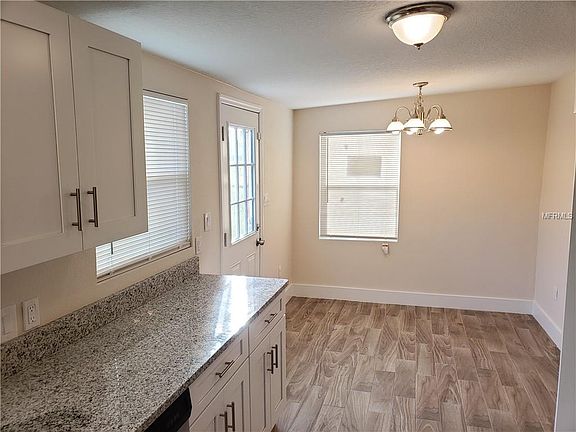 5th image of 1308 Robinson Ave