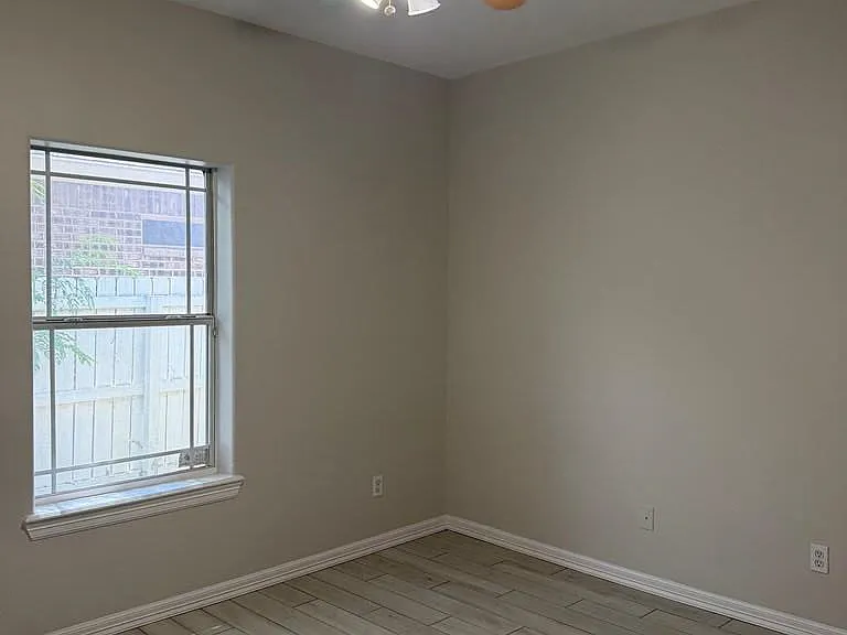 1130 Silverado Cir — Photo 4