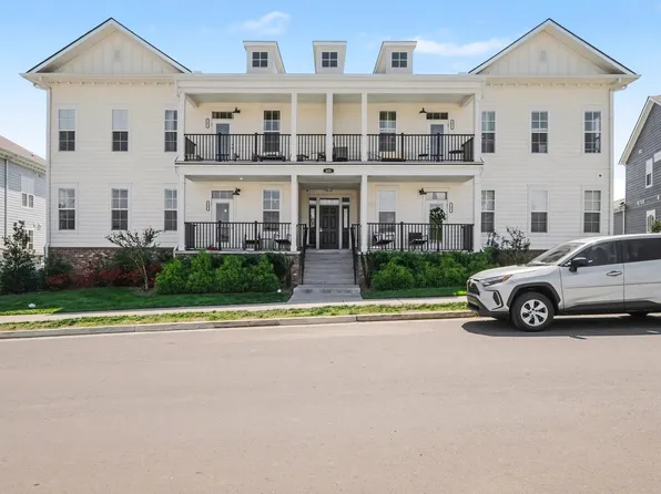 828 Goswell Dr #102, Nolensville, TN 37135