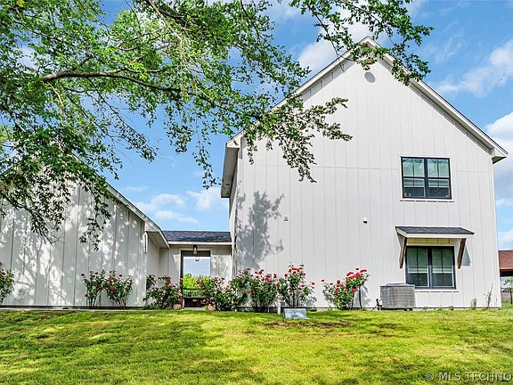 2nd image of 1184 Ponderosa Dr