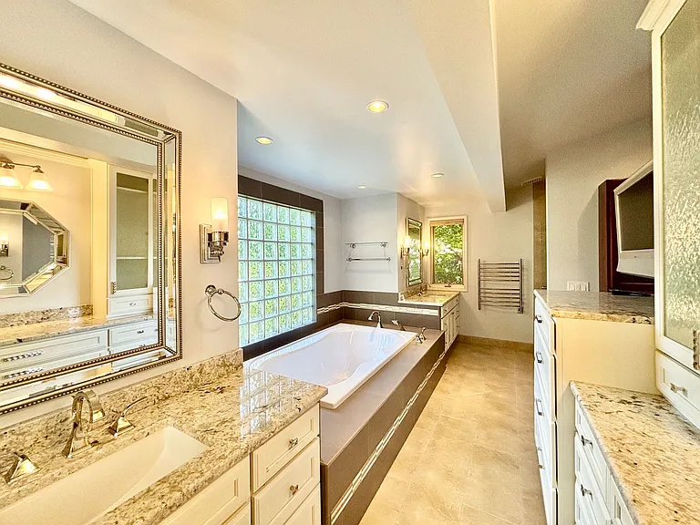 16558 SE 58th Pl — Photo 14