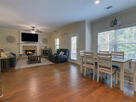 4th image of 207 Grand Oak Dr