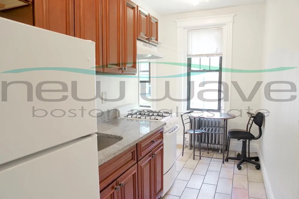 Studio, 300 sqft, $2,400 — Photo 3