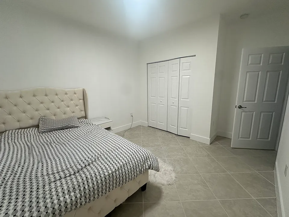 584 SE 33rd Ter #1
