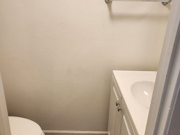 2nd image of 2095C Olivera Rd