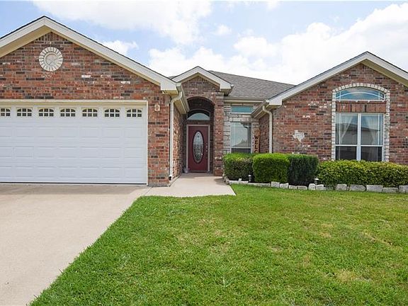 2nd image of 2405 Lindsey Dr