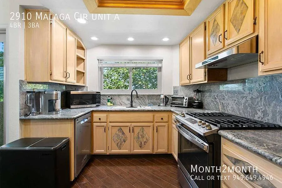 Elegant Oasis on Malaga Cir — Photo 4