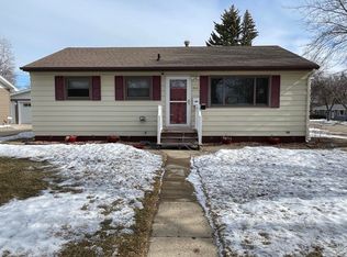 200 24th St NW, Minot, ND 58703